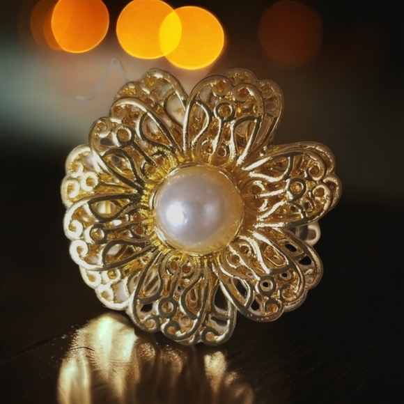 NWT Amrita Singh Faux Pearl Gold Tone Filigree Flower Stretch Band Ring One Size - Picture 3 of 15